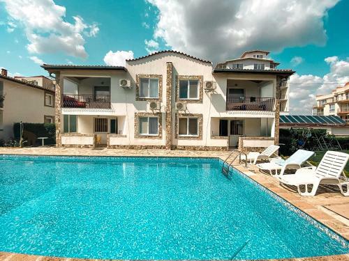 Villa Complex Sea & Sky Next To The Beach !