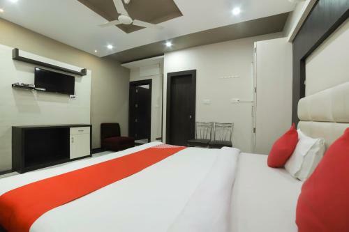 Hotel Oyo 61135 Halwai Association