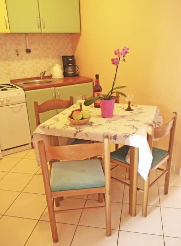 Apartments With A Parking Space Makarska - 9129