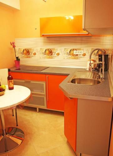 Apartments With A Parking Space Makarska - 9129