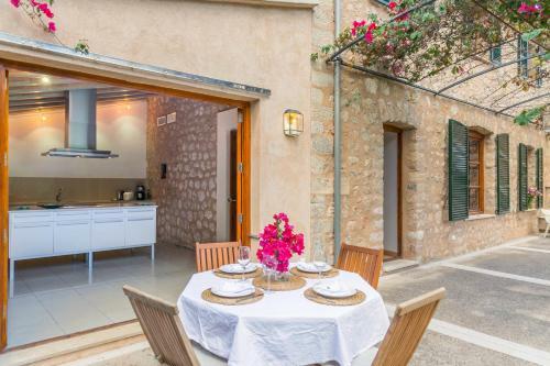 Beautiful Mallorcan Villa With Pool In Soller