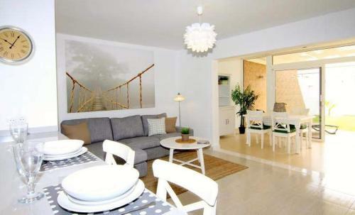 Ground Floor Apartment Suite With Private Garden, Los Charcos