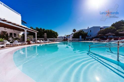Green Apartment, Bright Apt In Costa Teguise