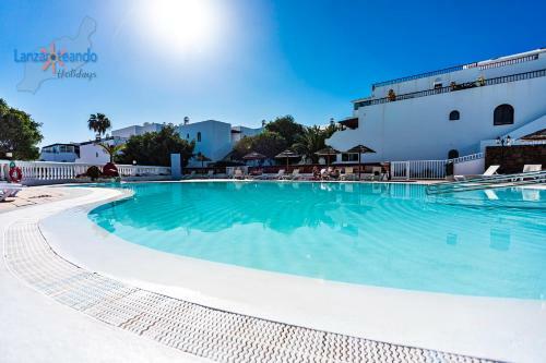 Green Apartment, Bright Apt In Costa Teguise