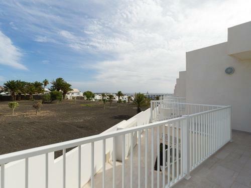 Moderno Apartamento Con Piscina En Costa Teguise