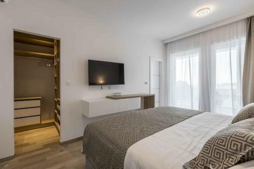 Luxury Villa Adonis Split With Private Pool, Jacuzzi, Sauna And Gym