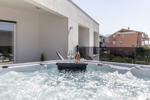 Luxury Villa Adonis Split With Private Pool, Jacuzzi, Sauna And Gym