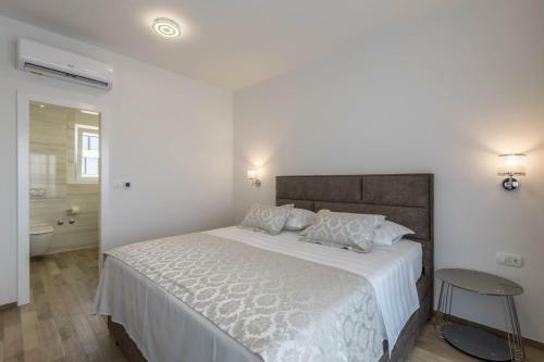 Luxury Villa Adonis Split With Private Pool, Jacuzzi, Sauna And Gym