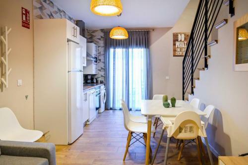 C - Apartamento Moderno En El Torrico Con Piscina