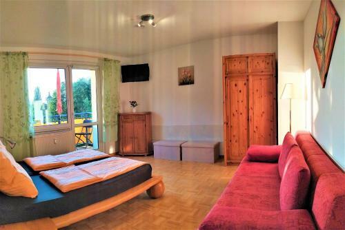 Helles Apartment Mit Balkon Am Gro�en Garten Nahe Stadtzentrum