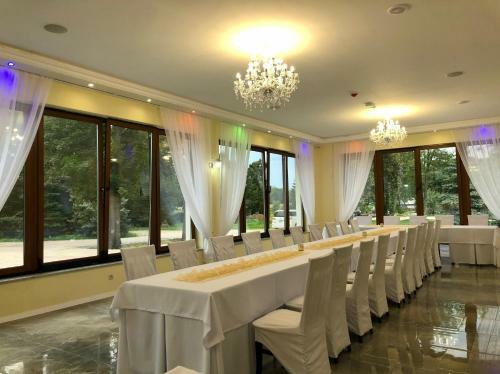 Hotel I Restauracja Admira?