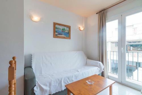 Apartamentos Vicenta Carihuela