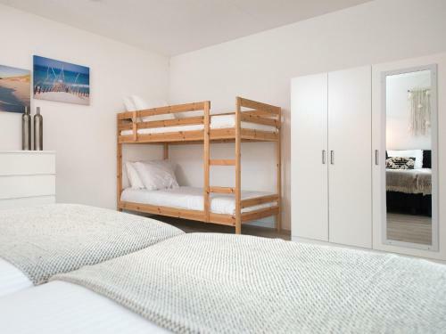 Short Stay Beach Apartment II