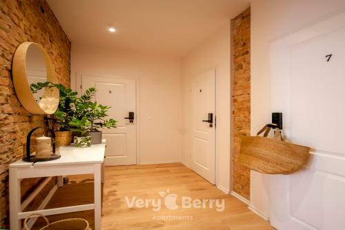 Very Berry - Glogowska 35a - Mtp Apartments - Self Check In 24h