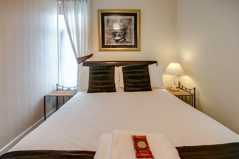 Hostal Arlana Guest House
