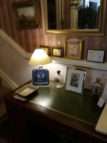 Hostal The Knoll Guesthouse