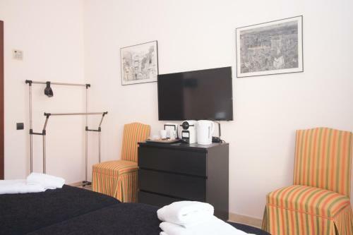 Hostal Bet Apartments - Canovas Rooms