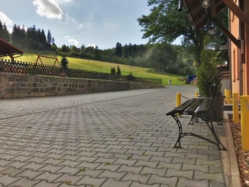Pokoje Go?cinne W Dolinie Szcz??cia