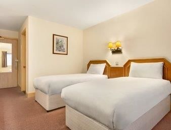 Hotel Days Inn Sevenoaks (clackett Lane)