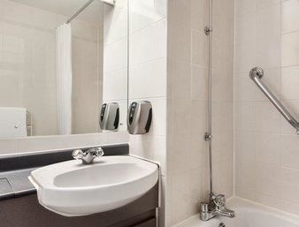 Hotel Days Inn Sevenoaks (clackett Lane)
