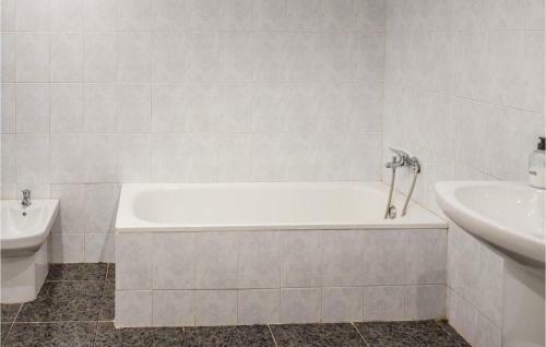Awesome Home In Vilaseca With 6 Bedrooms