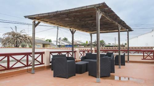 La Casa De La Tinaja Con Chimenea