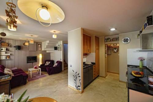 Casa Con Gran Jard�n Y Piscina En Cabarceno
