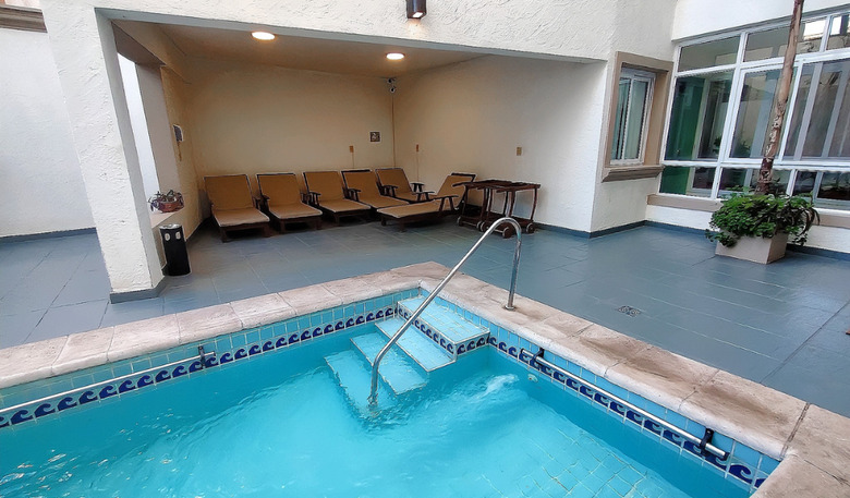 Hotel Condor Suites