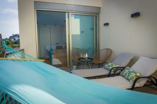 Deluxe Beach House: Sea, Pool & Relax