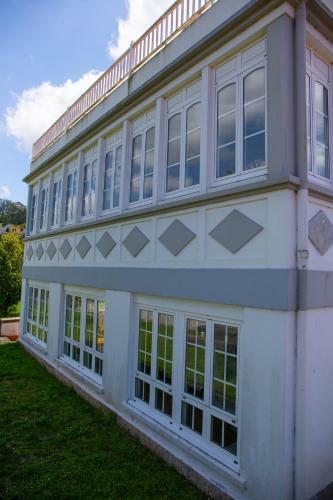 Beachfront Surf & Holiday House, Up To 12 Persons