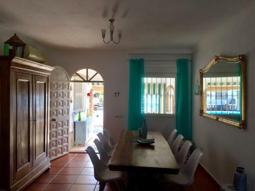 Casira, Ruime Villa & 2 Studio's - 8 Personen