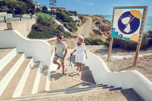 Amplio Chalet Con Gran Piscina Y Jardin