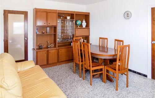 Beautiful Apartment In Vinar�s With 3 Bedrooms