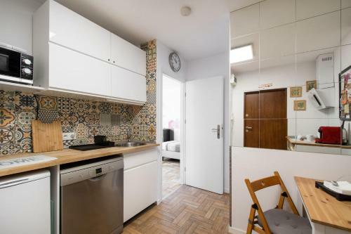 Labo Apartment Metro Plocka