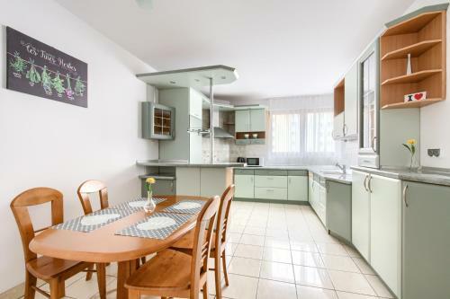 Gama Great Location&spacious120m Apartment: 2-10 People