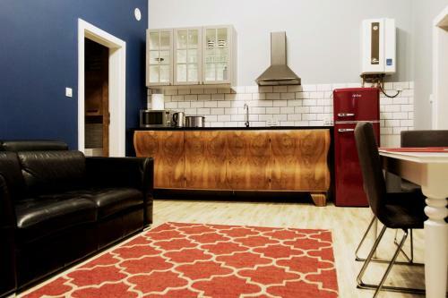 Art Deco/vintage Apartments