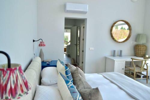 New 4 Bed Designer Villa With Pool