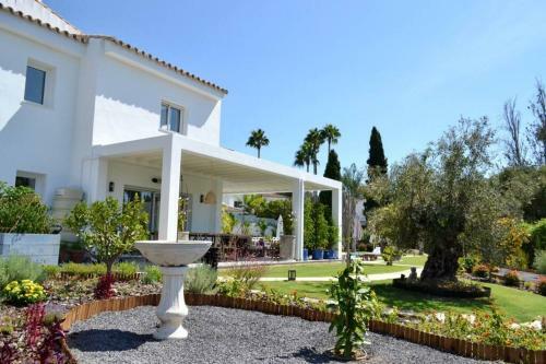 New 4 Bed Designer Villa With Pool