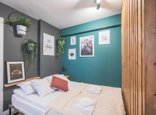 Spacious Apart ~ 150m Main Square ~ Self Check-in 24h