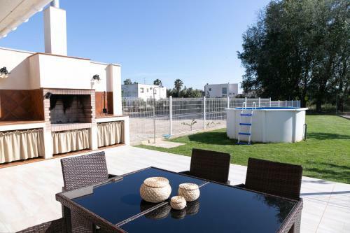 Aimar - Casa En Deltebre Con Jard�n, Piscina Privada Y Barbacoa