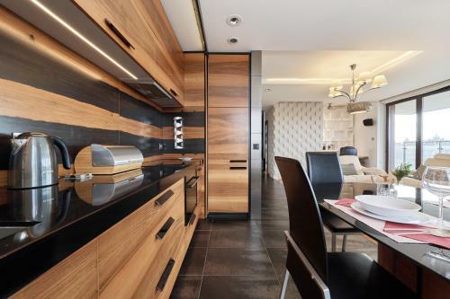 Luxurious Apartments Walonska By Renters