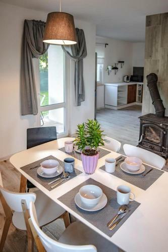 Holiday Home, Debina
