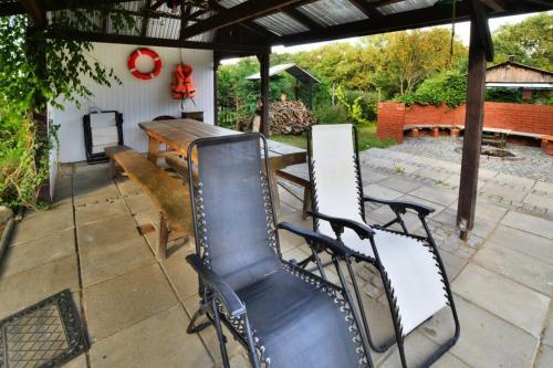 Holiday Home, Oswino