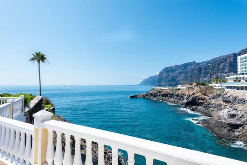 Los Gigantes Cliffs And Ocean Front Villa