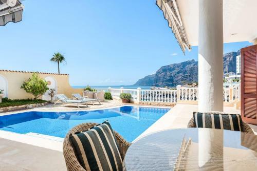 Los Gigantes Cliffs And Ocean Front Villa