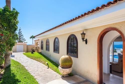 Los Gigantes Cliffs And Ocean Front Villa