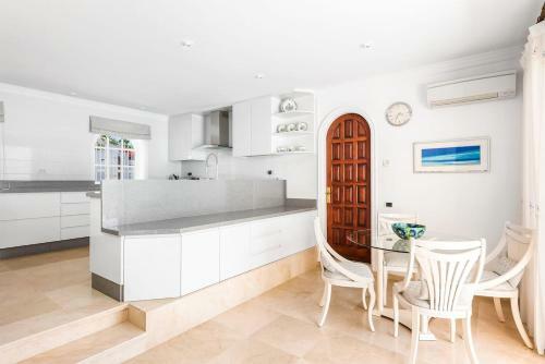 Los Gigantes Cliffs And Ocean Front Villa