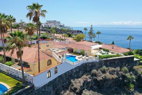 Los Gigantes Cliffs And Ocean Front Villa