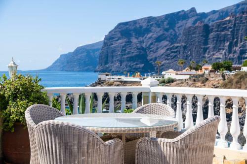 Los Gigantes Cliffs And Ocean Front Villa