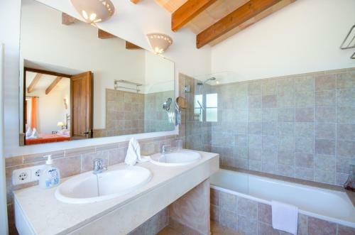 Villa Finca Son Roman�